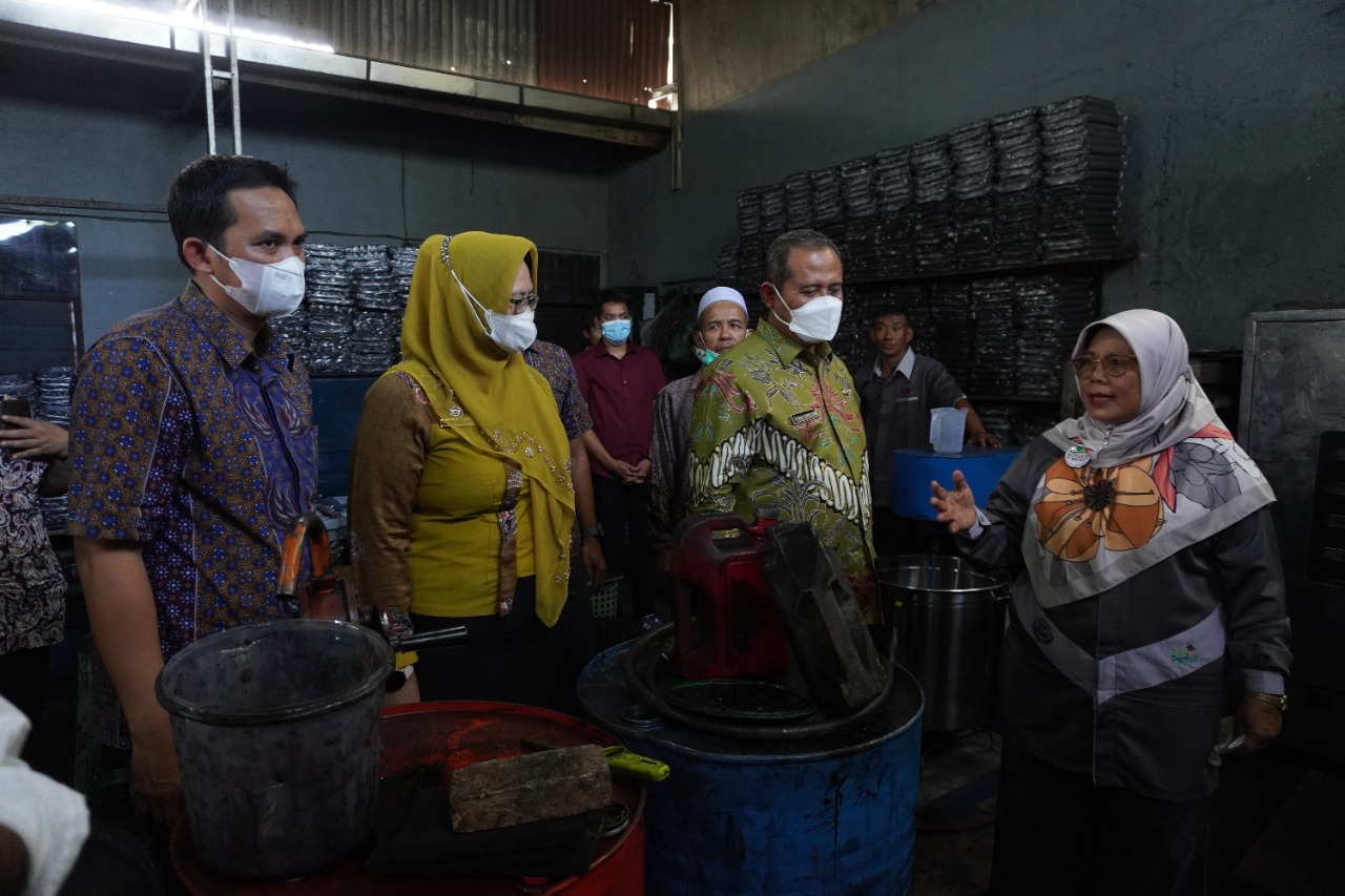 Atasi Sampah, PLN Peduli Bantu Pengembangan Rumah Briket Medan