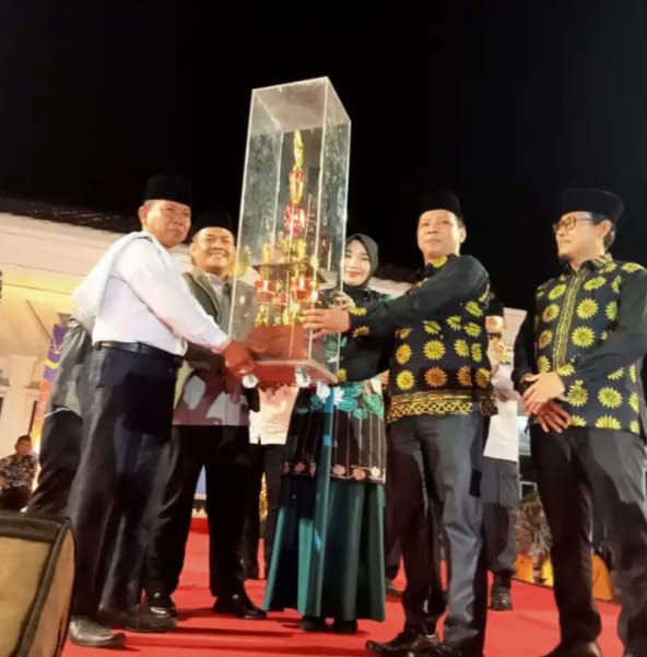 Sekda secara resmi tutup MTQ ke_8 tingkat Muratara