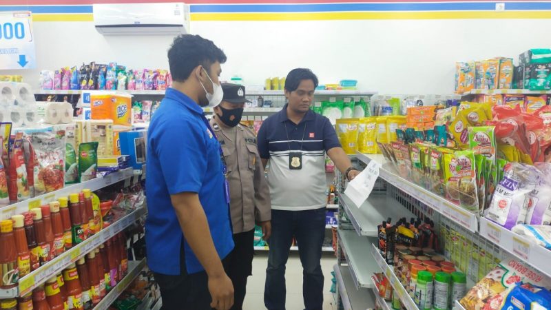Jajaran Polres Kukar Melaksanakan Pengecekan Ketersediaan Minyak Goreng dan Bahan Pokok lainnya