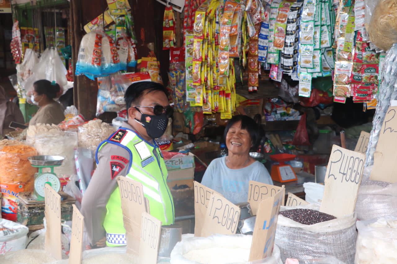 Irjen RZ Panca Putra Simanjuntak Blusukan Pasar Simpang Limun Cek Ketersedian Bahan Pokok