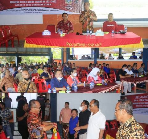 Anggota Fraksi PDI Perjuangan DPRD Sumut Reses di Pantai Sorake