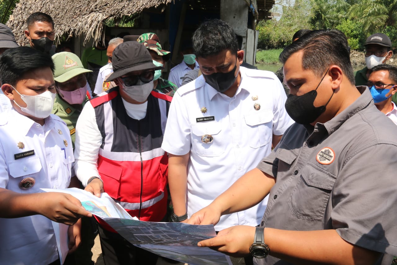 Guna Mencegah Terjadinya Banjir Di Medan Marelan, Bobby Nasution Tinjau Langsung Normalisasi Parit AMD