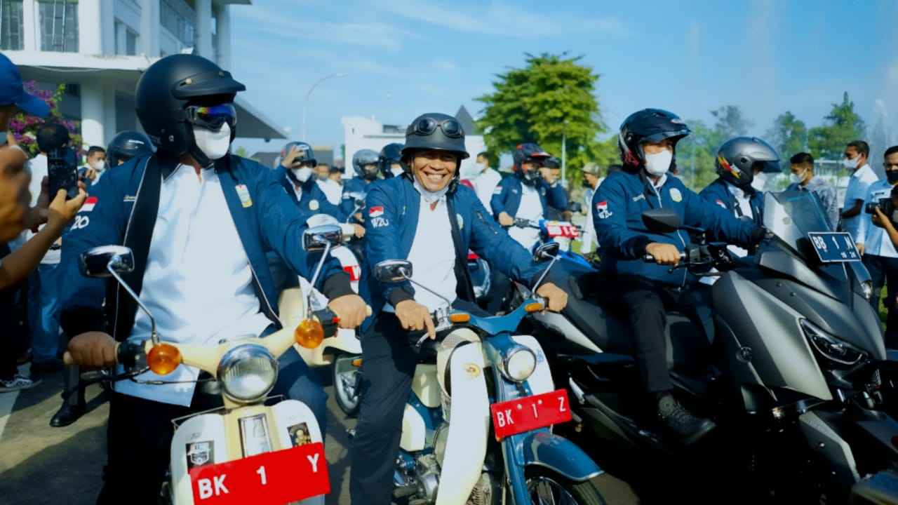 Konvoi Bersama Kepala Daerah Se Sumut, Plt Walikota Tanjung Balai Naik Sepeda Motor Honda C70