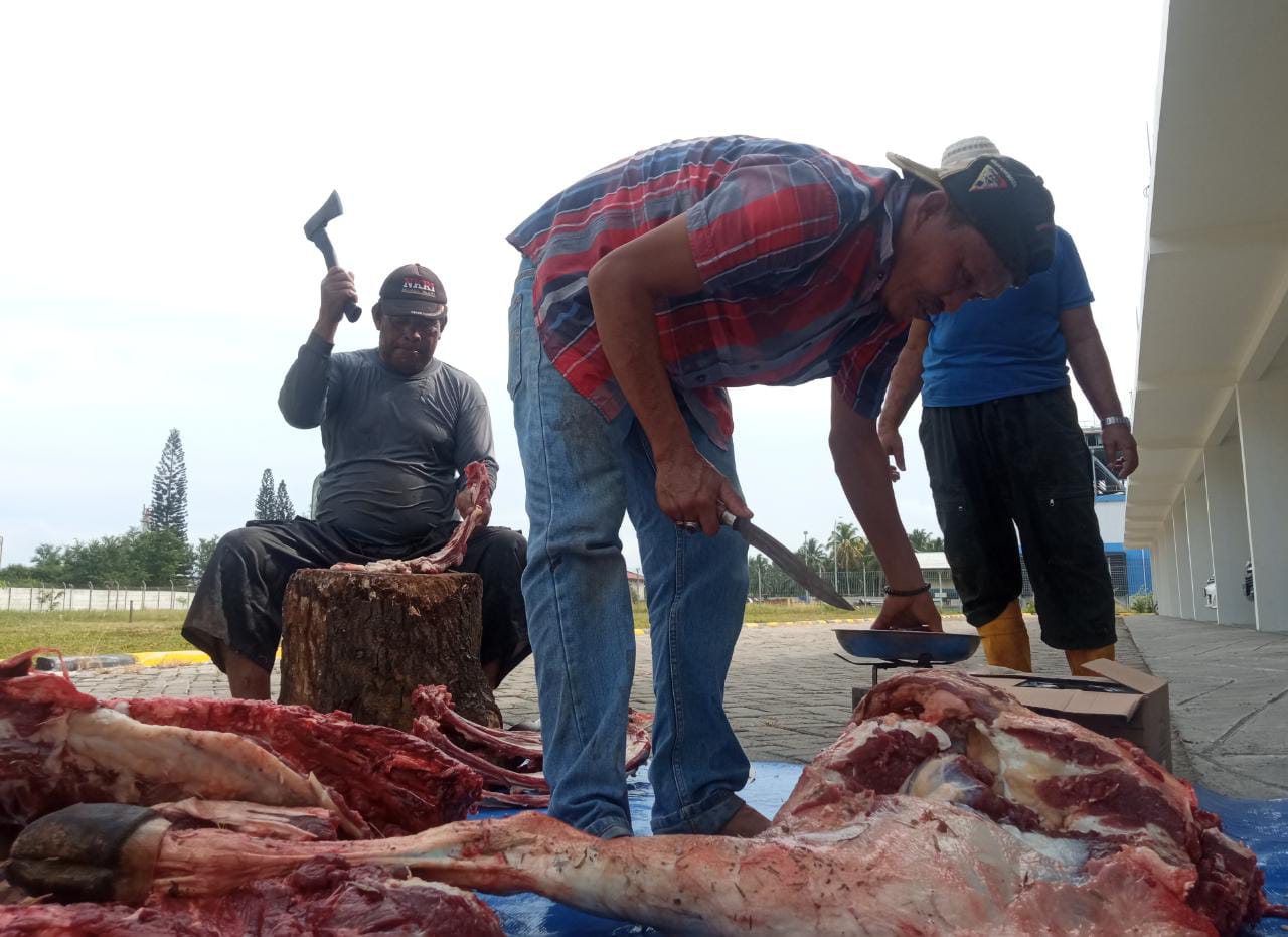PT Sumberdaya Sewatama Bantu Daging Meugang Untuk Warga Lingkungan