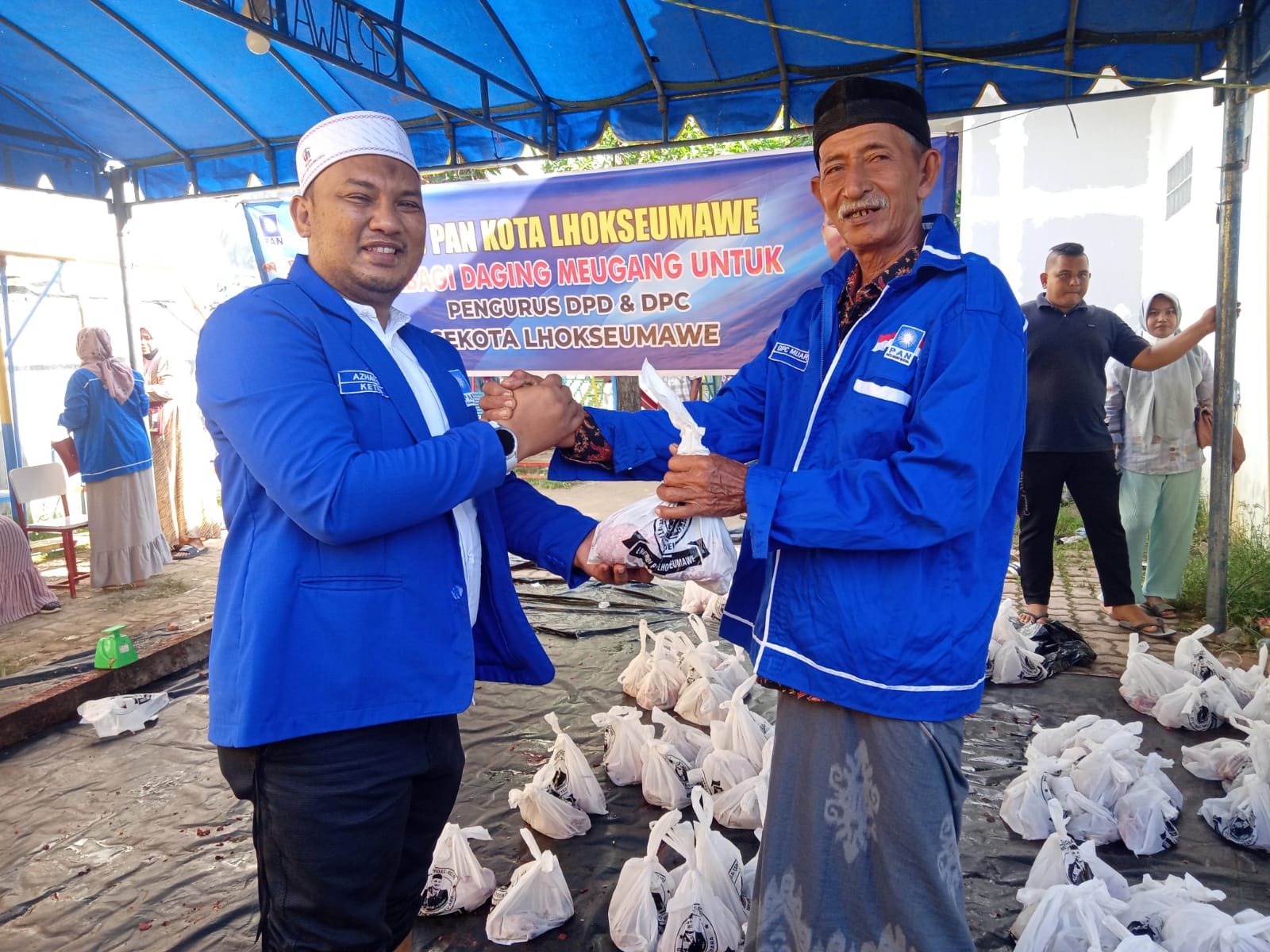 PAN Lhokseumawe Bagikan Danging Meugang Kepada Seluruh Pengurus Partai