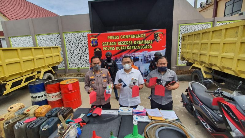 Dua Pengetap Solar Bersubsidi Ditangkap Polres Kutai Kartanegara