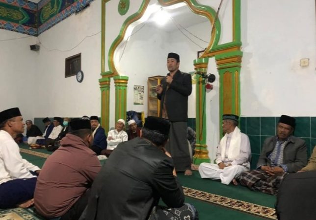 Sekda Bener Meriah Shalat Tarawih di Kampung Blang Sentang