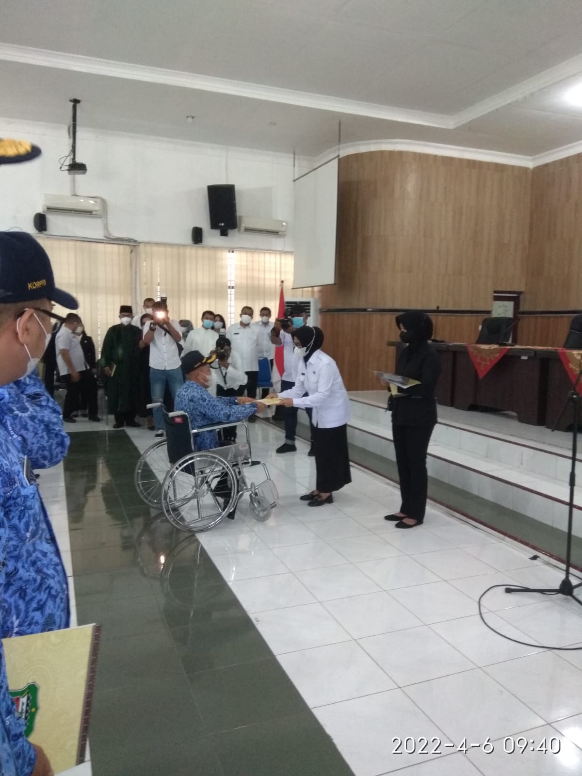 Plt. Walikota Pematangsiantar Serahkan Surat Keputusan Pengangkatan 90 Orang CPNS Menjadi PNS di Lingkungan Pemko Pematangsiantar