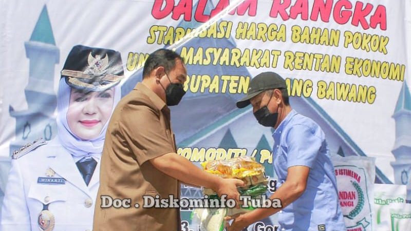 Bupati Winarti Selenggarakan Pasar Murah Untuk Masyarakat Kab. Tulang Bawang
