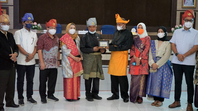 H.Syah Afandin S.H Sambut Langsung Kunker DPR RI Komisi X di kantor Bupati Langkat