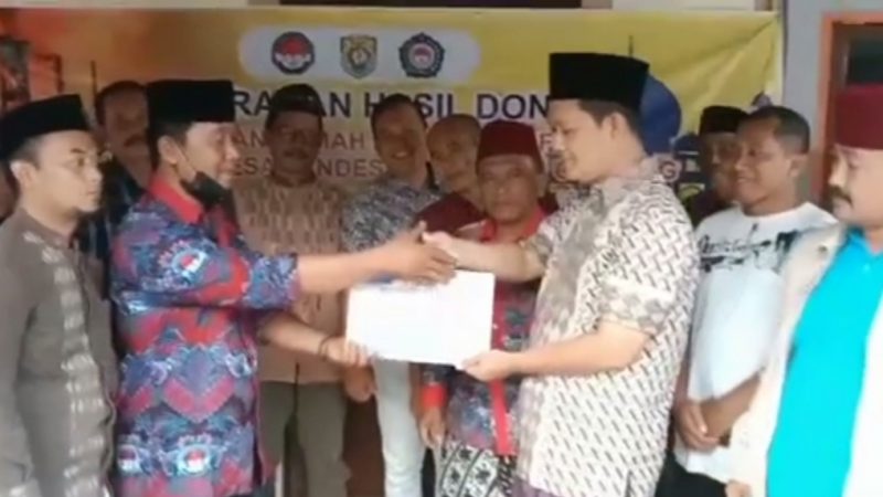 Peduli Bencana Kebakaran Salah Satu Perangkat Desa Pandes, PPDI Salurkan Bantuan Donasi