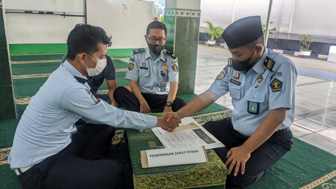Laksanakan Rukun Islam, Pegawai Rutan Cipinang Kanwil Kemenkumham DKI Jakarta Tunaikan Zakat Fitrah