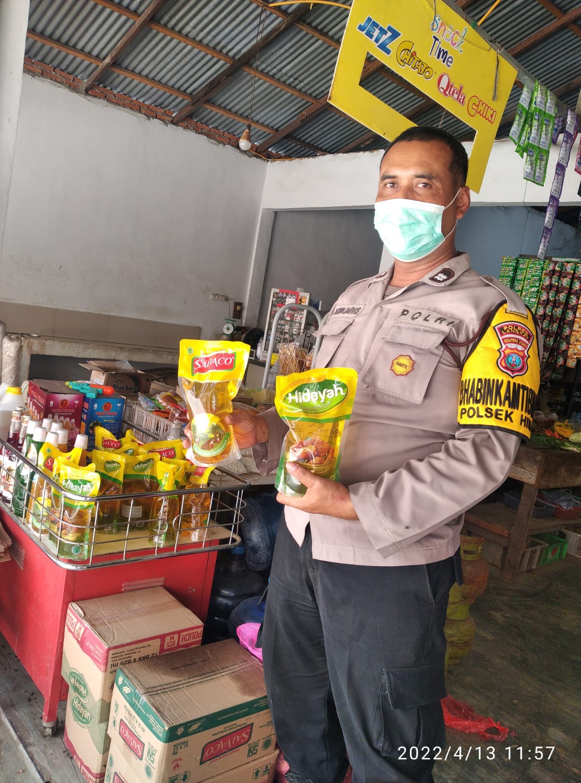 Polsek Hinai Laksanakan Pengecekan dan Monitor ketersediaan Minyak Goreng ( Migor) di Grosir / Toko, Pasar Tradisional dan Minimarket