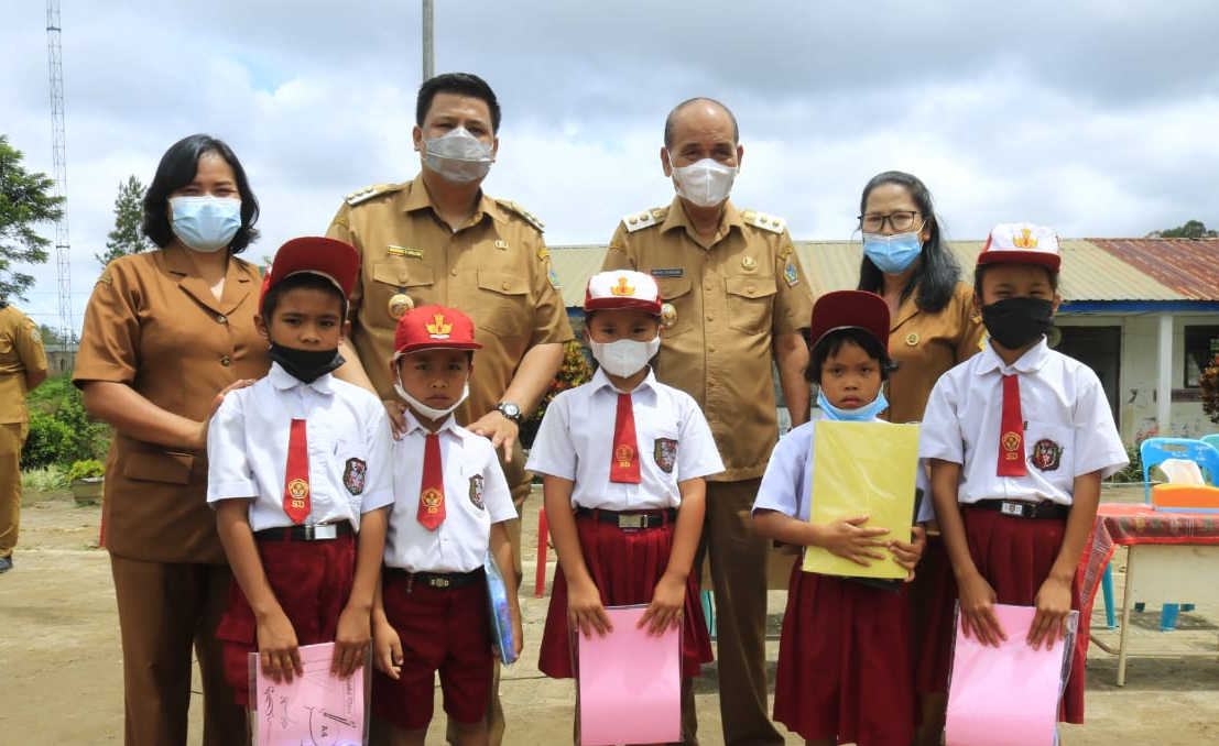 Bupati Samosir Motivasi Pelajar di Pedesaan, Sebagai Program Bunga Desa