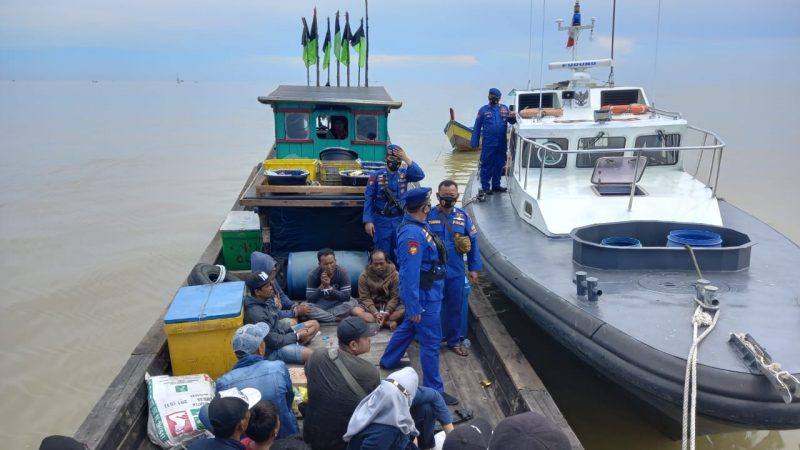 Polair Tanjung Balai Amankan 15 PMI Pulang dari Malaysia