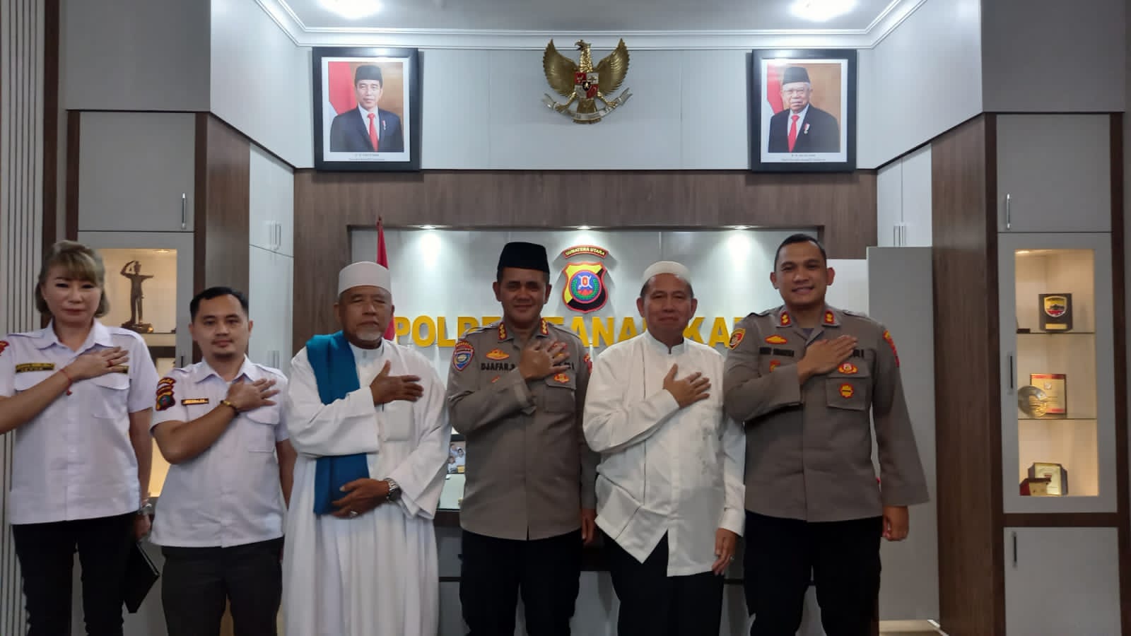 Dirbinmas Polda Sumut Kombes Pol Ja’Far Sodiq,S.H.,MM Didampingi Ketua Pokdar Sumut Andi,S.Kom.,SH dan Para Ulama Peduli Kamtibmas Laksanakan Safari Ramadhan ke Polres Tanah Karo