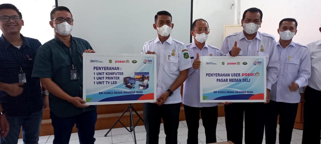 Digitalisasi untuk Permudah Masyarakat dan Pedagang, BRI Serahkan Bantuan Aplikasi pasar.id ke PUD Pasar