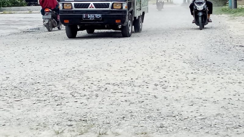 Jalan Danau Marsabut Rusak dan Berdebu Tak Kunjung Diaspal, Warga Minta Bobby Nasution Turun Tangan