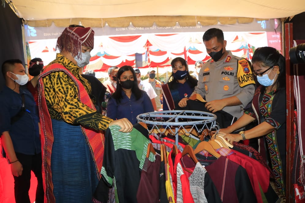 Bupati Samosir Resmikan Festival Gondang Naposo “Ho Do Na Hupillit”.