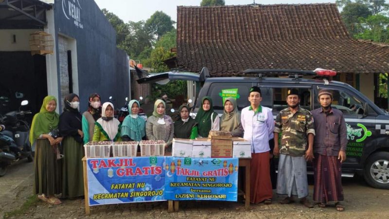 Ketua Fraksi PPP Kendal Paras Cantik, Turun Ke Jalan Bagikan Takjil