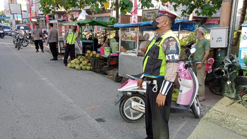 Antisipasi Rawan Macet Dan Aktifitas Masyarakat Menjelang Berbuka Puasa Unit TurjawaLi Sat Lantas PoLres Langkat laksanakan (MobieL Patrol)