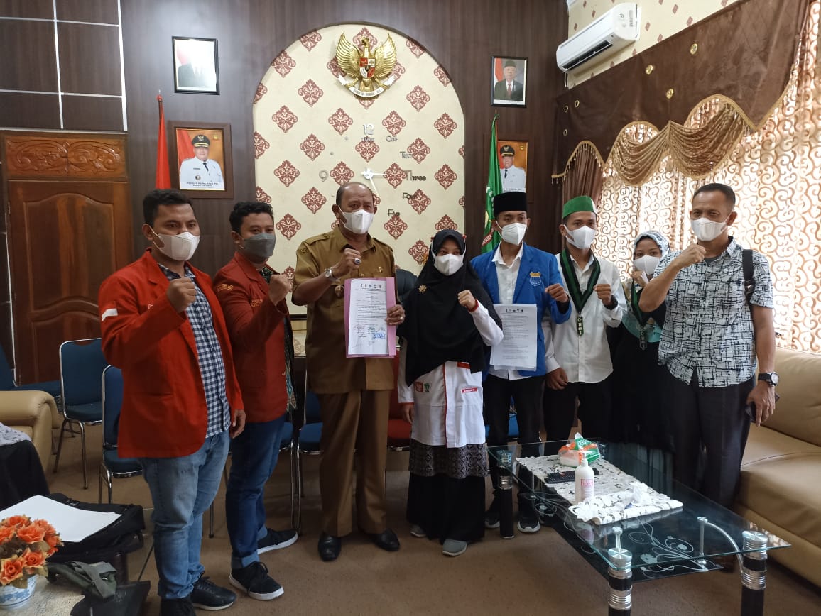 Plt Bupati Langkat H. Syah Afandin S.H Sapa Mahasiswa, Aksi Unjukrasa Berujung Audiensi