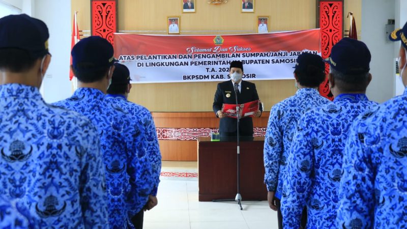 Bupati Samosir Lantik Penjabat Sekdakab dan Administrator