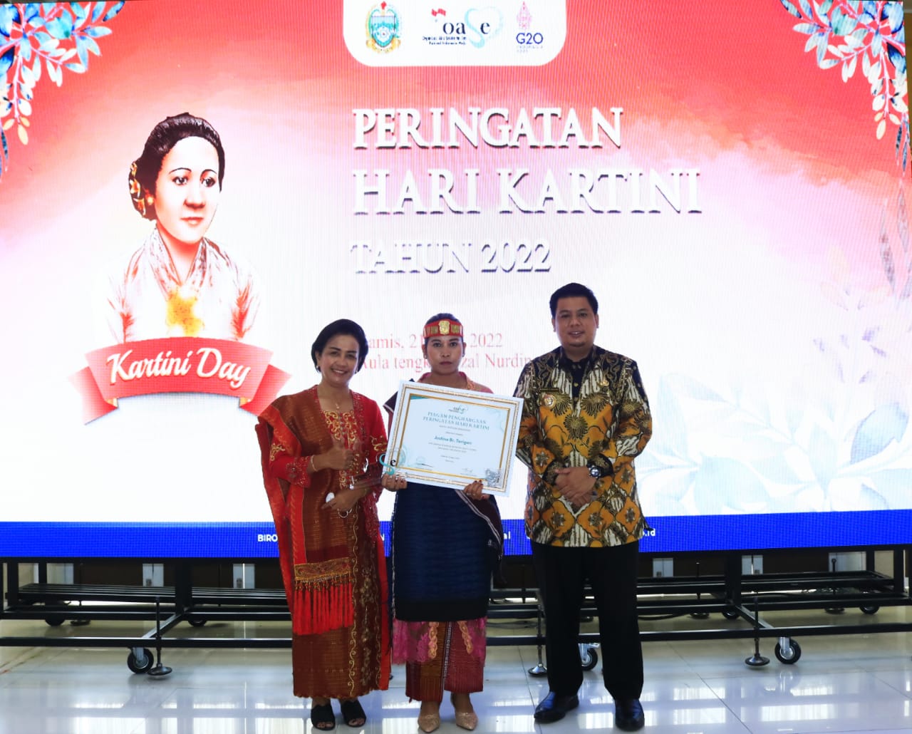 Bupati Samosir, Ucapkan Selamat Hari Kartini.