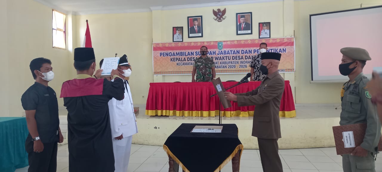 Mewakili Bupati, Camat Rengat Barat Inhu Lantik Kades Pengganti Antar Waktu  Desa Danau Tiga