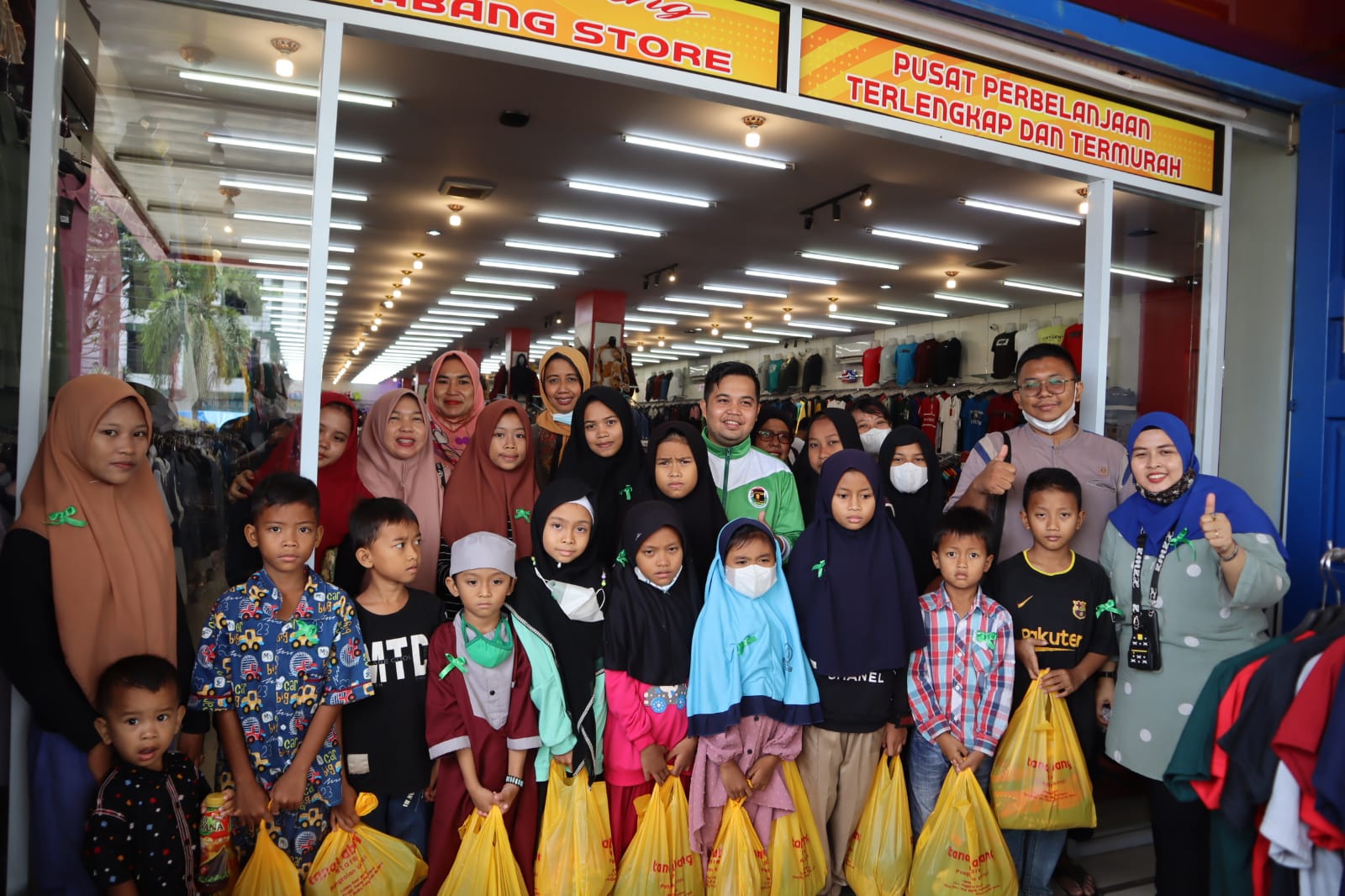 Kebahagian Anak Yatim Bersama Tim Ramadhan Berbagi