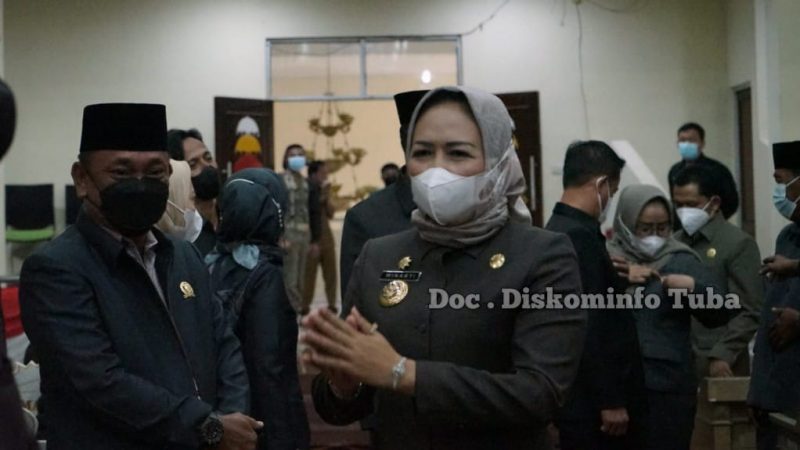 Bupati Winarti Menerima Rekomendasi LKPJ Tahun Anggaran 2021 Pada Paripurna DPRD Kab. Tulang Bawang