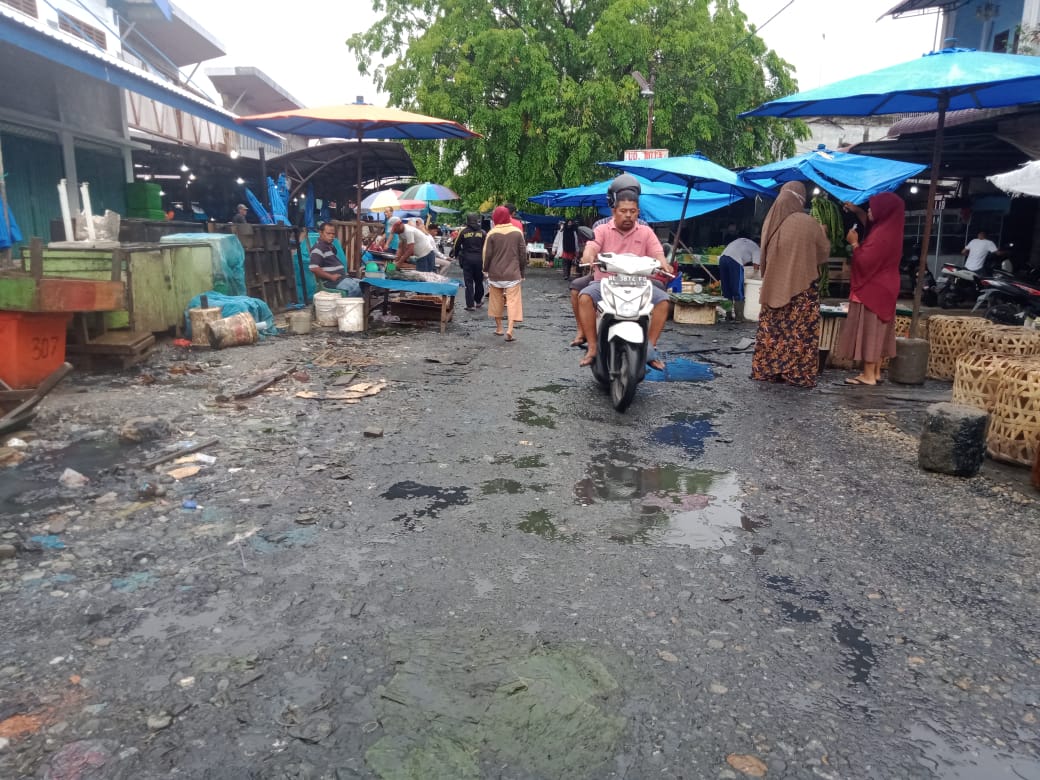 Pedagang Pasar Ikan dan Sayur Kota Langsa Keluhkan Akses Jalan Rusak