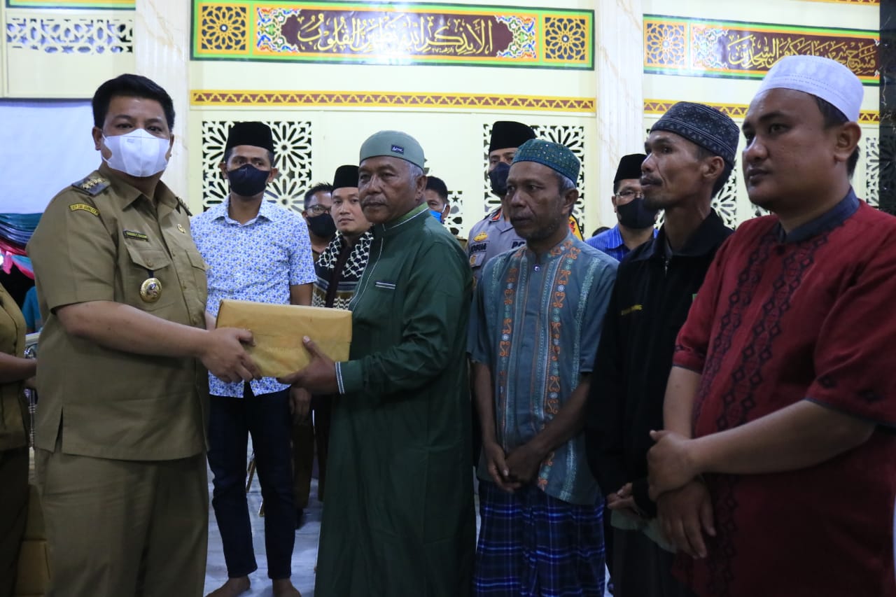 Bupati Samosir, Buka Puasa Bersama Umat Muslim