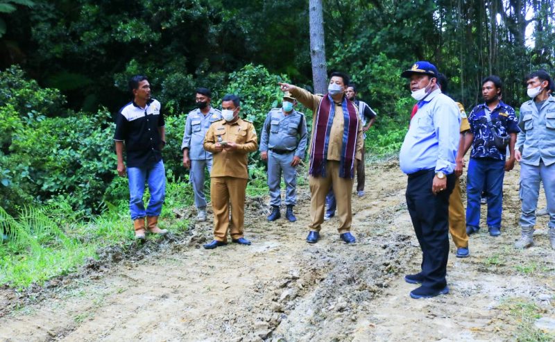 Bupati Samosir, Canangkan Program Unggulan Dengan Pembukaan Jalan Parhorasan-Salaon