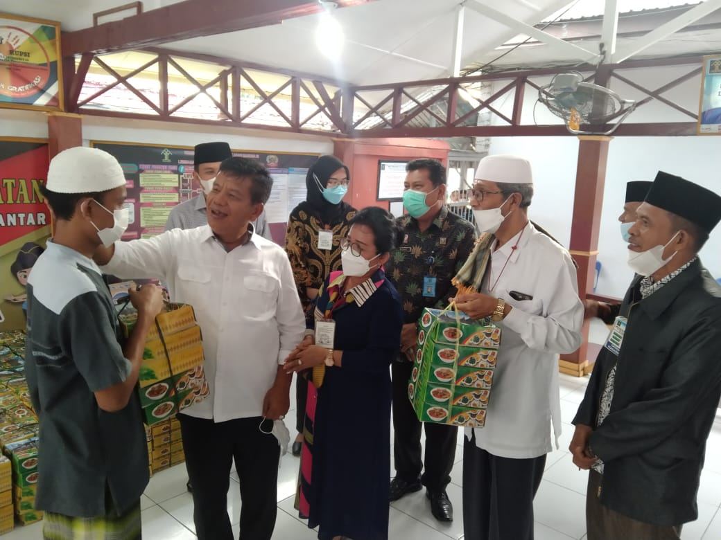 Bupati Simalungun Sumbangkan Nasi Kotak Kepada 1838 WBP Lapas Kelas IIA Pematangsiantar