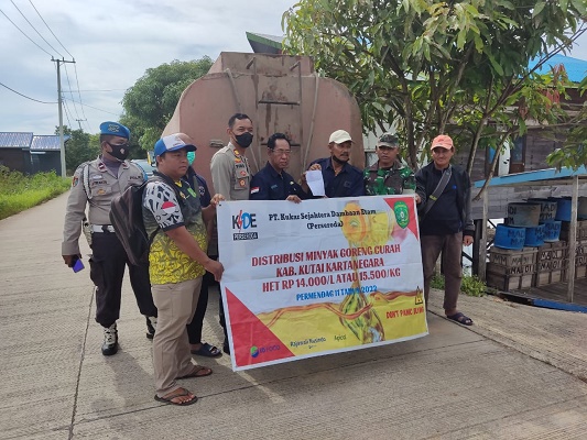 Polsek Muara Wis Kawal Pendistribusian Migor Curah dari PT Kukar Sejahtera Dambaan Etam