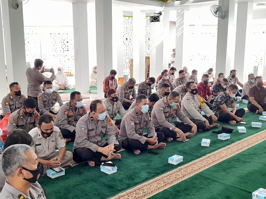 Sambut Bulan Suci Ramadhan 1443 H, Personel Polres Kukar Bersama Bhayangkari Gelar Doa Bersama