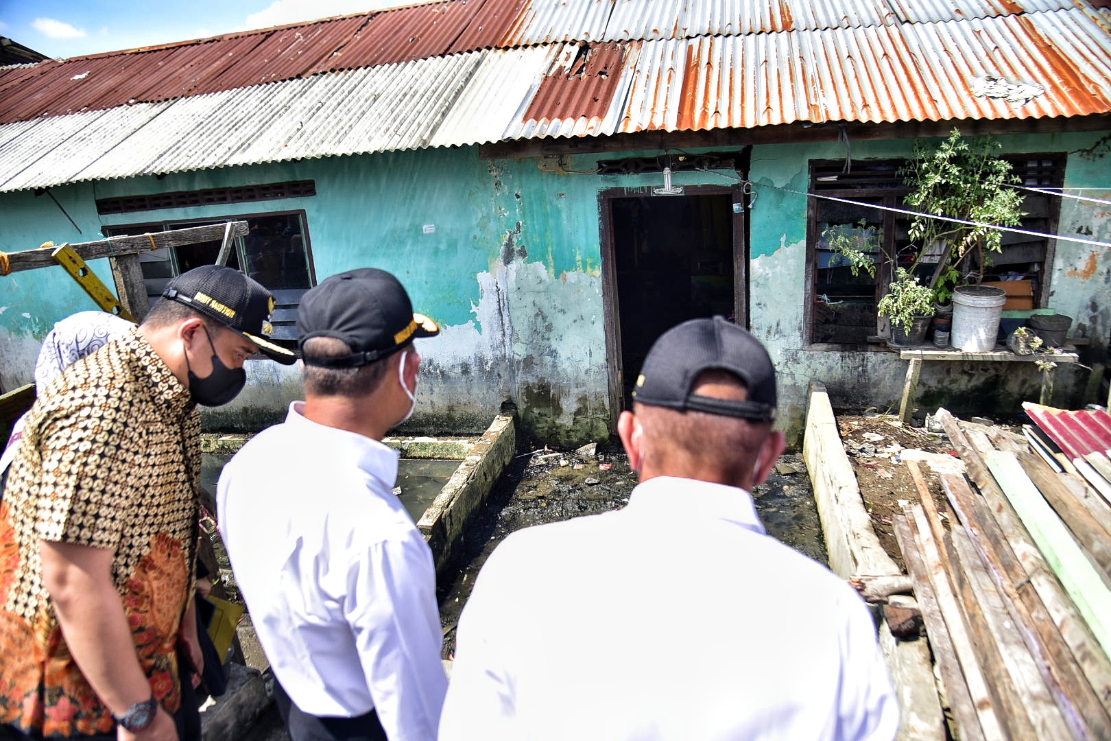 Gubernur Edy Rahmayadi Dampingi Menko PMK Kunjungi Warga Miskin di Belawan