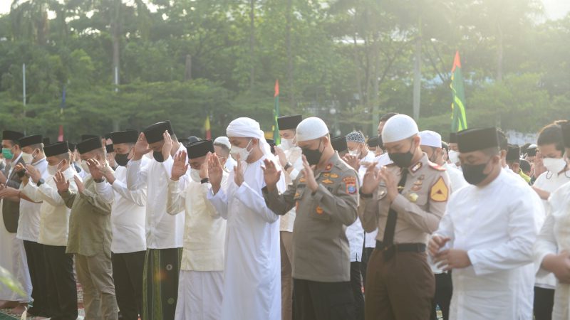 Gubernur Edy Rahmayadi dan Wagub Musa Rajekshah Salat Idulfitri di Lapangan Merdeka Medan