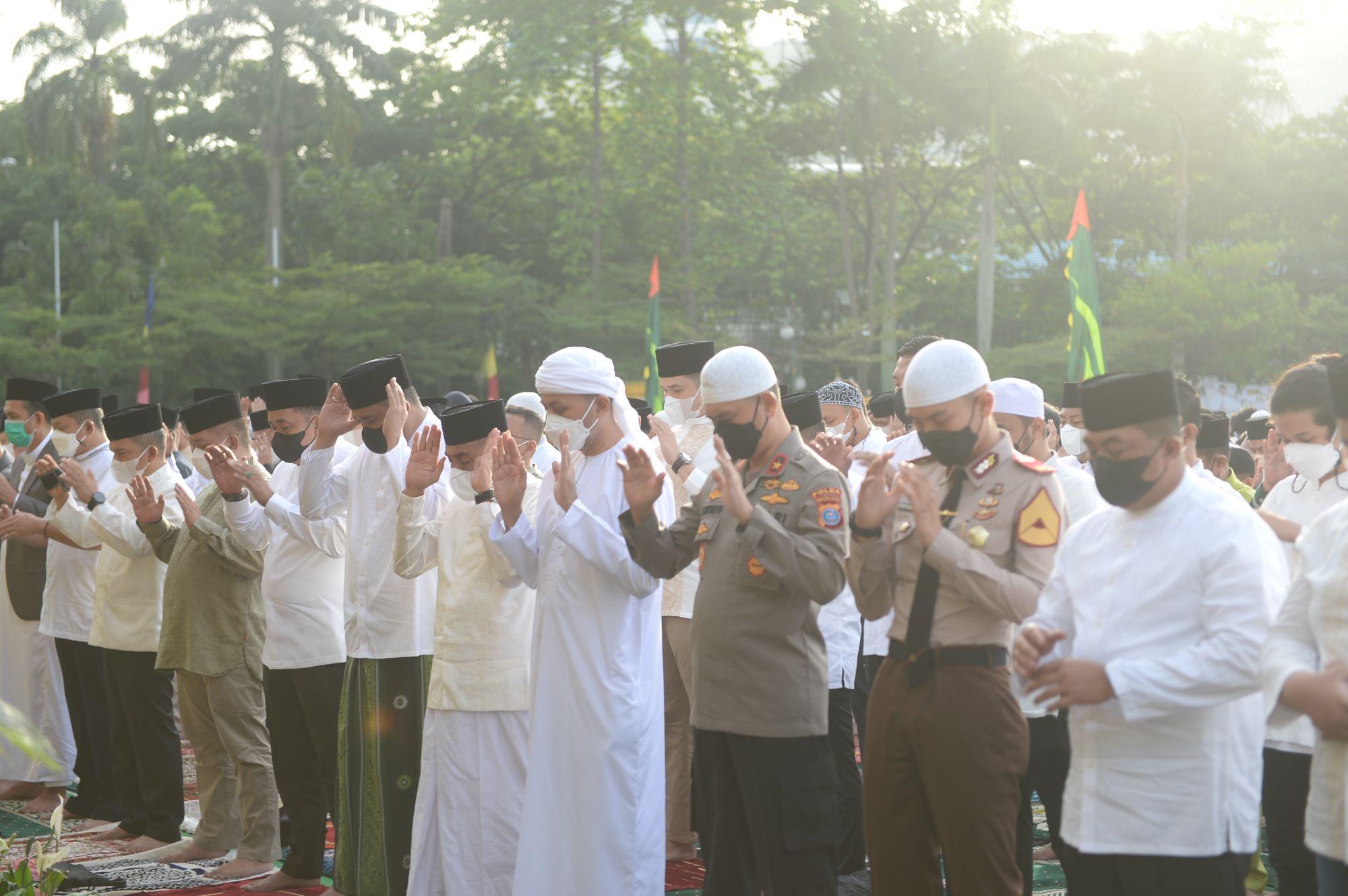 Gubernur Edy Rahmayadi dan Wagub Musa Rajekshah Salat Idulfitri di Lapangan Merdeka Medan