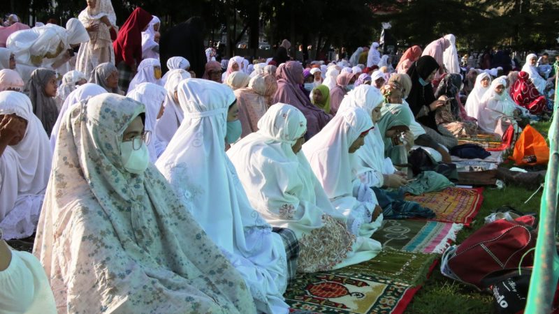 Plt. Wali Kota Pematangsiantar Laksanakan Sholat Ied 1 Syawal 1443 H di Lapangan Adam Malik Pematangsiantar