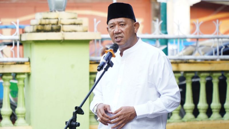 Plt Bupati Langkat H.Syah Afandin S.H Sholat Ied bersama masyarakat Pangkalan Brandan