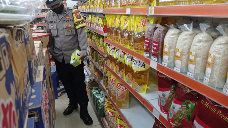Polsek Anggana Melakukan Pengecekan ke Toko-toko, Guna Pastikan Stok Migor Aman Saat Libur Lebaran