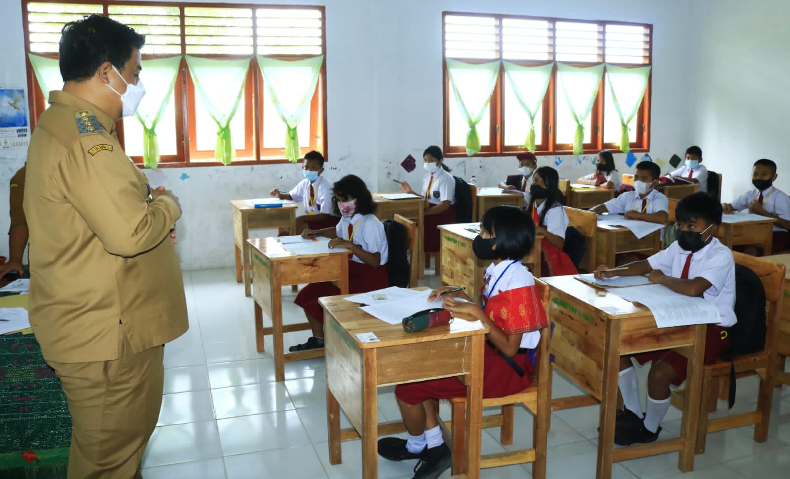 Bupati Samosir, Monitoring Ujian Satuan Pendidikan