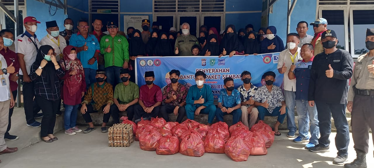 May Day 2022  Inhu Tidak Gelar Aksi Demo, Bupati Inhu Bersama Serikat Buruh Serahkan Bantuan Paket Sembako Ke Panti Asuhan