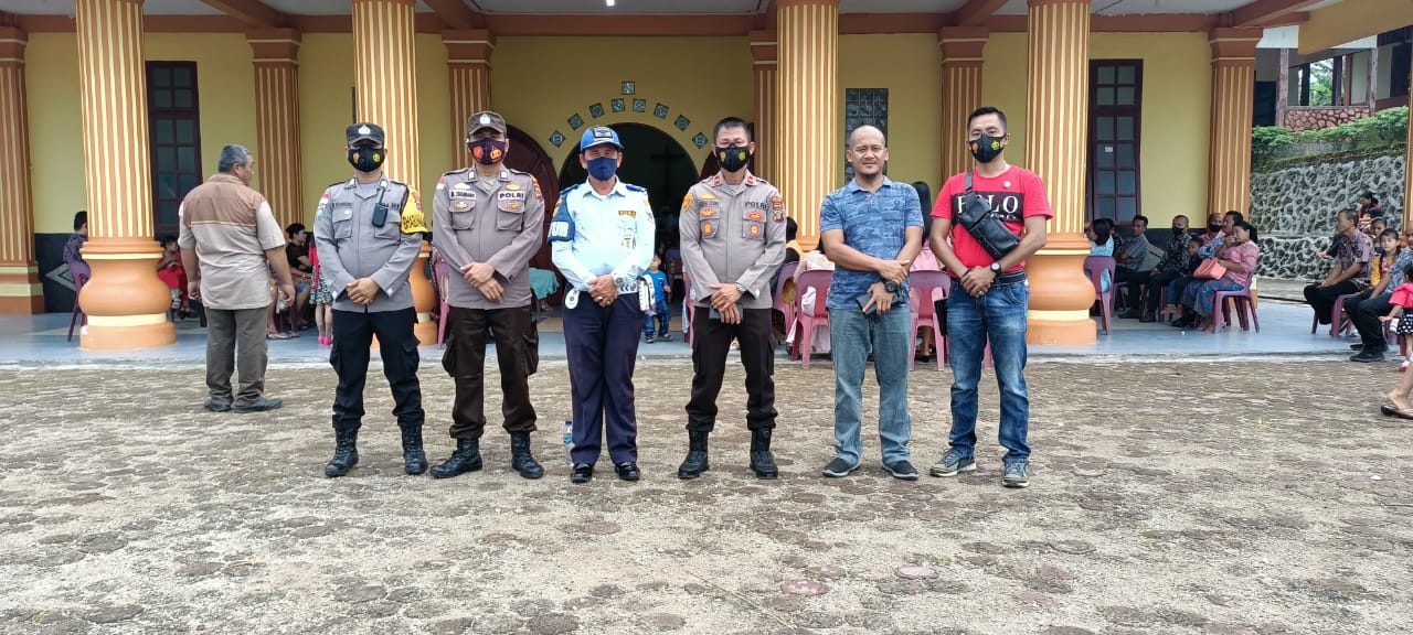 Polsek Lahewa dan Dishub Nisut Lakukan  Pengamanan Prosesi  Kegiatan Misa