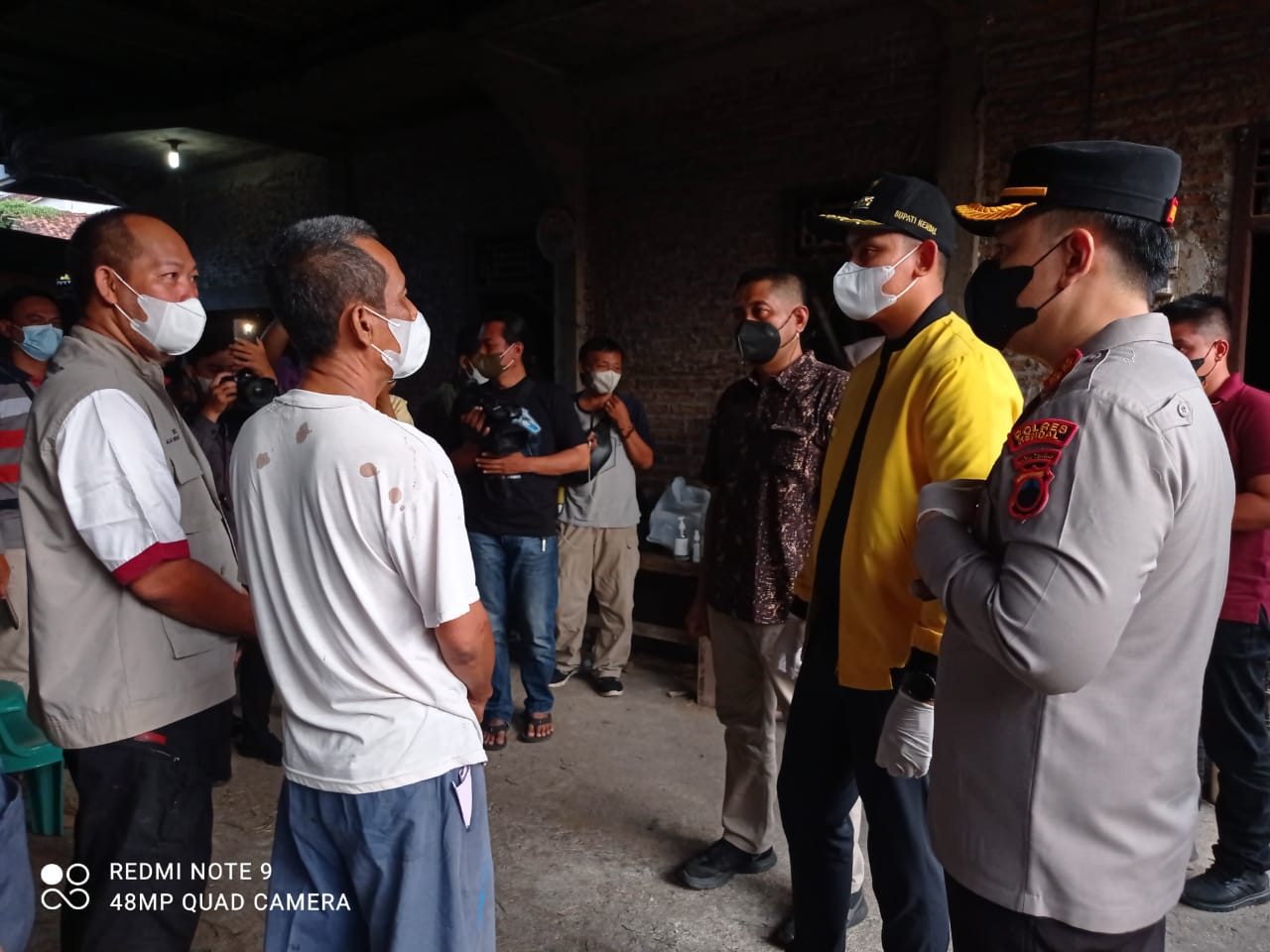 Bupati Dico Bersama Kapolres Kendal Tinjau Pemilik Hewan Ternak Cegah Wabah Penyakit Mulut Dan Kuku