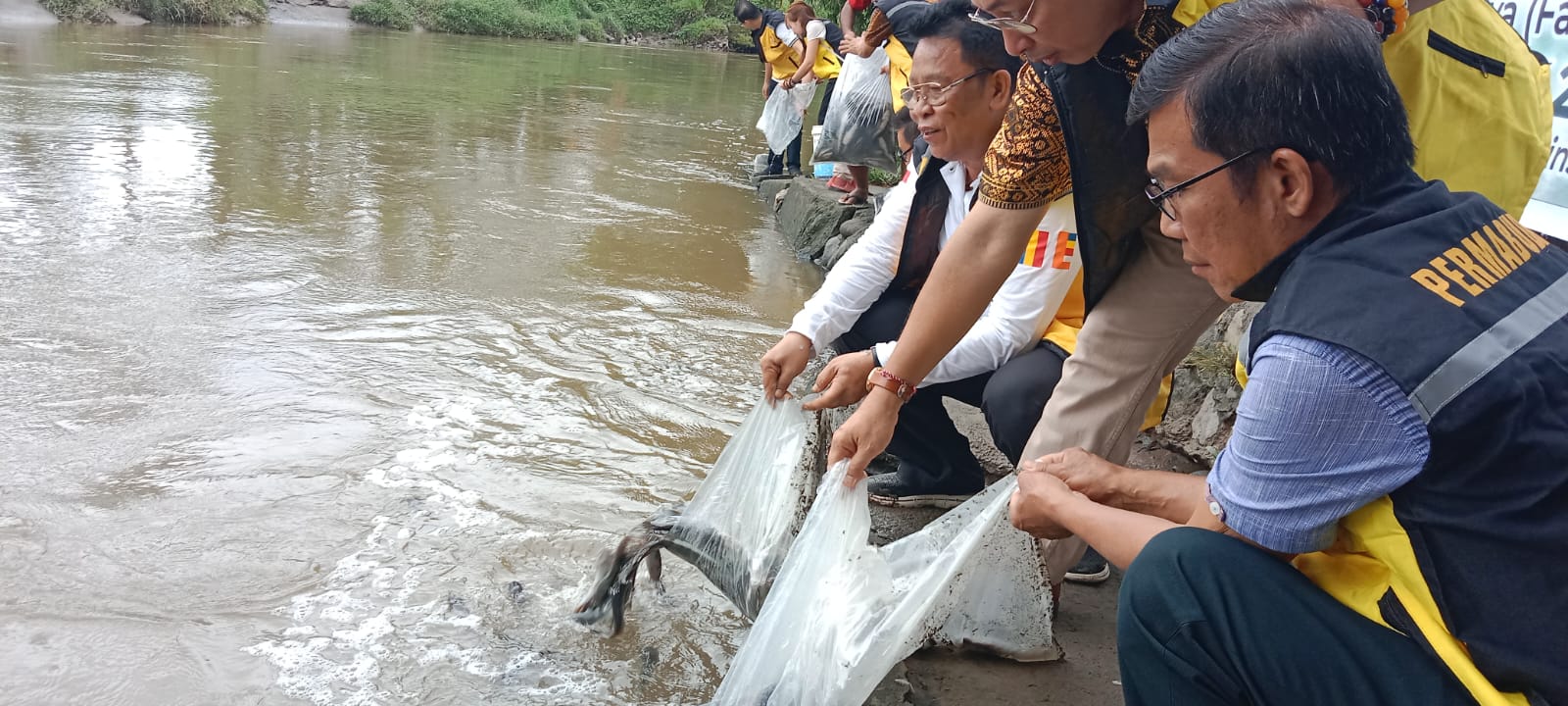 Sambut Perayaan Tri Suci Waisak, Permabudhi Laksanakan Ritual Fangshen dan Safari ke Sejumlah Vihara