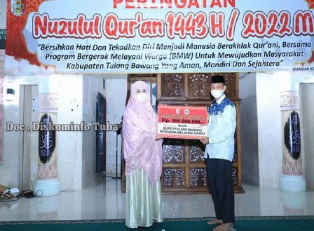 Bupati Winarti Gelontorkan 300 Juta Rupiah Saat Nuzulul Qur’an di Islamic Center Menggala