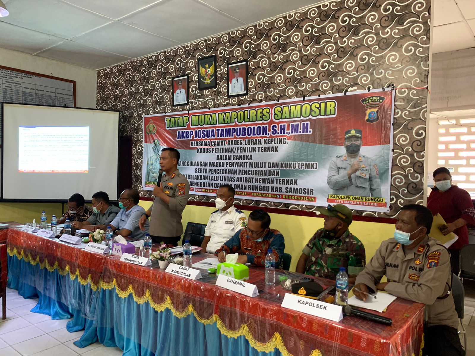 Pemcam dan Polres Samosir Menggelar Tatap Muka Antisipasi Wabah PMK